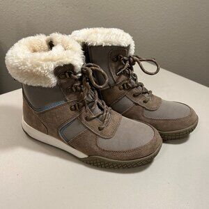 Weatherproof Vintage 1984 Chloe FAUX Fur  Side Zipper Snow Boot Women's size 7